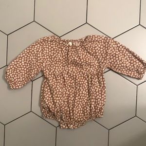 Rylee + Cru Ditsy Bubble Romper in Caramel